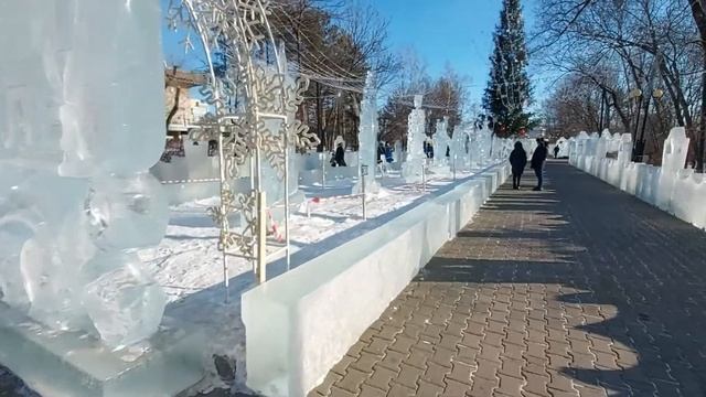 Ледовая снежная ППлощадь ЗИМНЕГО Хабаровска! Очень вкусное кафе! смотреть онлайн