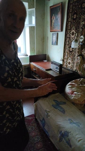 У старика едет крыша 😢 смотреть онлайн