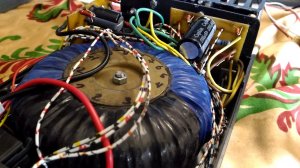 2 - х полярный блок питания с защитой от КЗ.   + - 0..30 вольт.