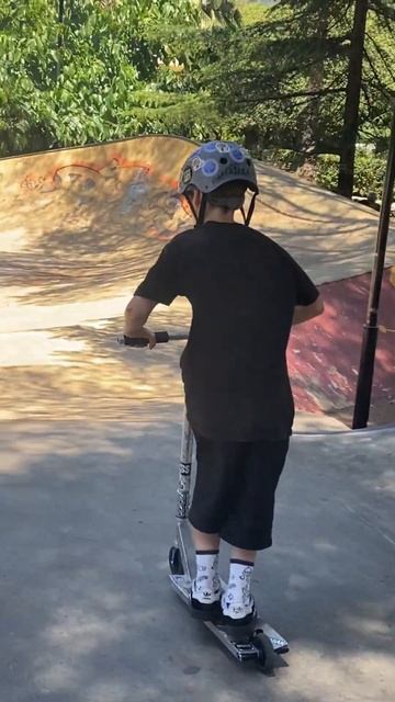 Скольжения по перилам от Клима Матиечко! #kickmeat #самока? смотреть онлайн