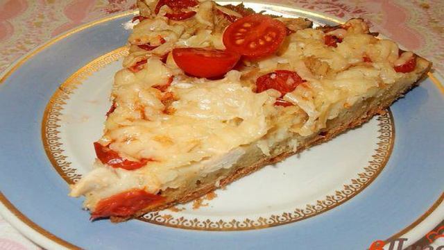 Открытый пирог с курицей и черри