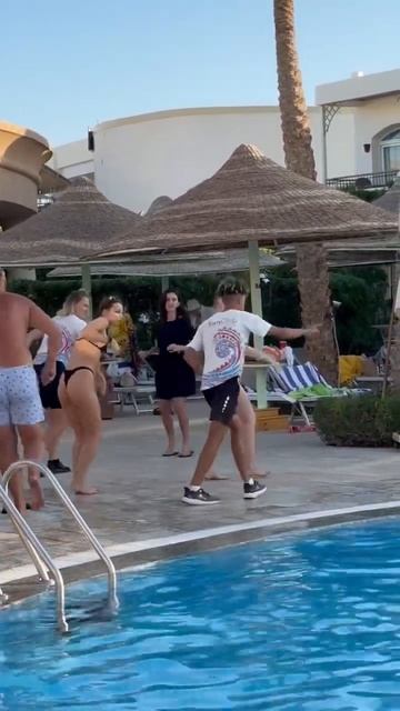 Animation team. Dancing on the pool. Sierra hotel. Sharm el Sheikh. December 2022. Танцуют все! смотреть онлайн