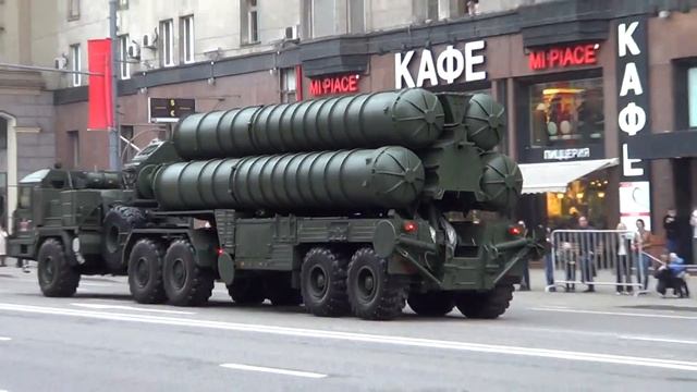 Проезд военной техники на репитиции парада 3 мая 2013