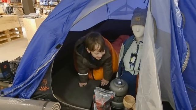 Tent in the shop. Палатка в магазине смотреть онлайн