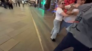 Очередной боец ПОП мма вырубил человека на улице 🤬