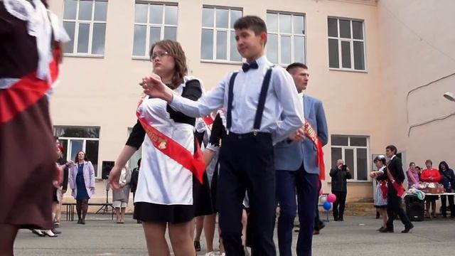 Последний звонок в Аргаяшской школе №2 смотреть онлайн