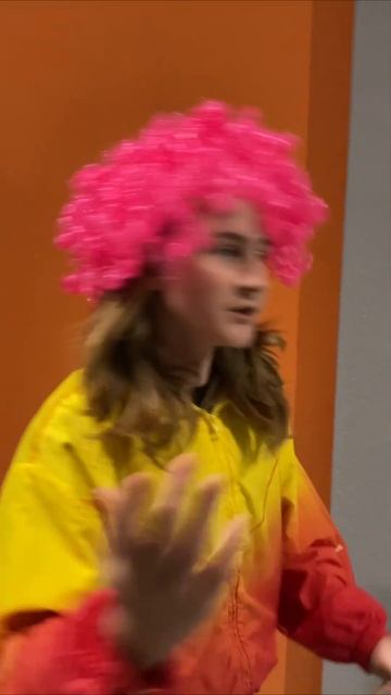 Женщина которая знает что ты хотел спросить #shorts смотреть онлайн