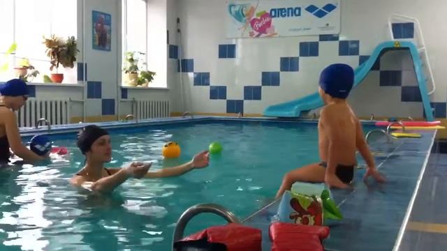 Дениска в Детском бассейне "Нэмо" ныряем 1 смотреть онлайн