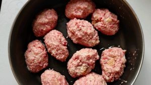 Сочные котлеты из  фарша с молоком и хлебом.