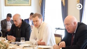 Губернатор Олег Мельниченко принял участие в бизнес-завтраке с предпринимателями региона
