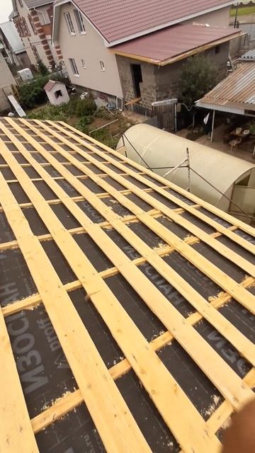 Сборка крыши продолжается. смотреть онлайн