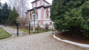 Свято-Троицкий Ново-Голутвин монастырь, — женский монастырь. Коломна