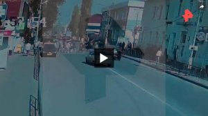Кадры момента наезда автомобиля на толпу пешеходов в Мичуринске
