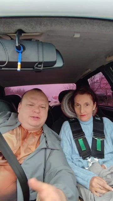 Привезли Машу в Гусь, в больницу. Приехали ещё нет 8, ничего нигде не работает 😭 Катя хочет кушать.