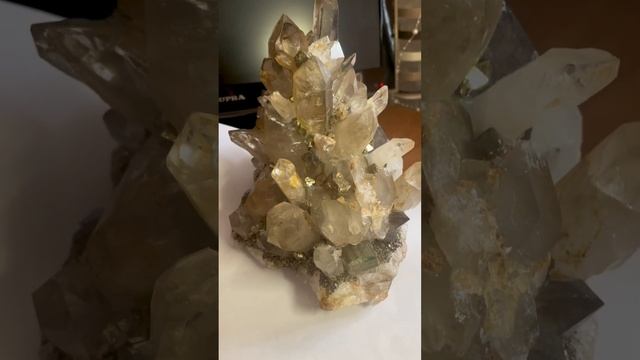 Горный хрусталь , пирит . Поделка из камня смотреть онлайн