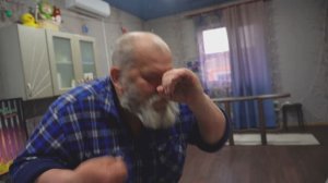 2 горшка на полу, ужин вкусный с макаронами и кормлю кошек ПОДВАЛ ИЛЬИЧА жизнь в деревне семьи