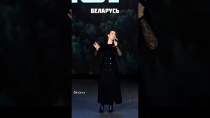 1 девушка и попурри на 11 языках народов России и СНГ! Алиса Супронова - «Музыка подружит нас»