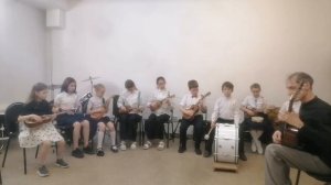 Педро Иво Гама "Странствующий музыкант"
исполняет ансамбль "Укулельцы"