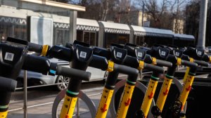 В Москве выписаны первые штрафы пользователям электросамокатов