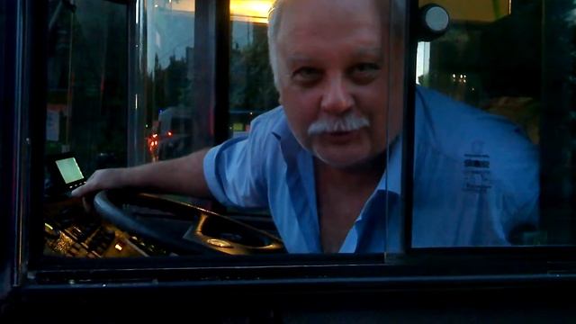 Обаятельный нарушитель смотреть онлайн