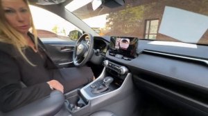 Гибридная Toyota Rav 4. Лиса рулит