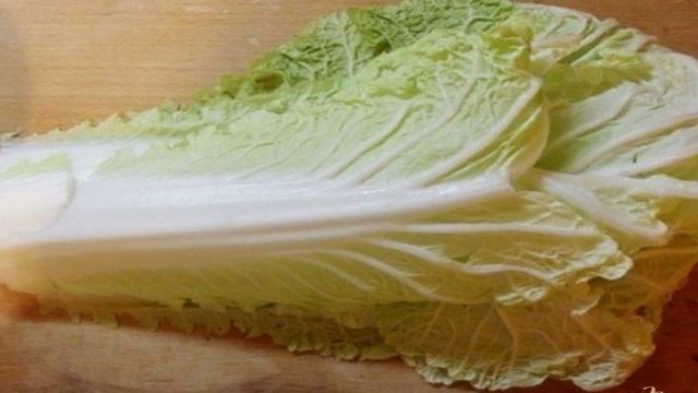 Капустный салат с яблоком