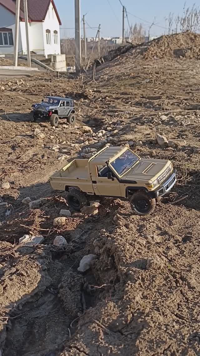 MN-82 and MN-128 crawling #rc #rccar #crawler #4x4rc #scale #rclife #mnmodel #mn82 #mn128