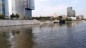 По Москва реке мимо Москва-Сити на теплоходе "Золотое Кольцо". Таймлапс.