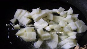 Блинчики с яблоками и корицей в сметанном креме