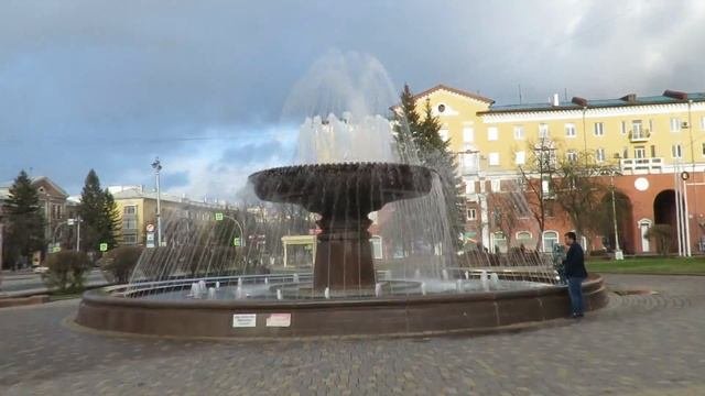 Театральная площадь(Кемерово - театр Драмы)Фонтан