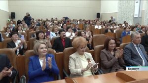 Губернатор Алтайского края Виктор Томенко вручил награды десяти сельским педагогам-просветителям