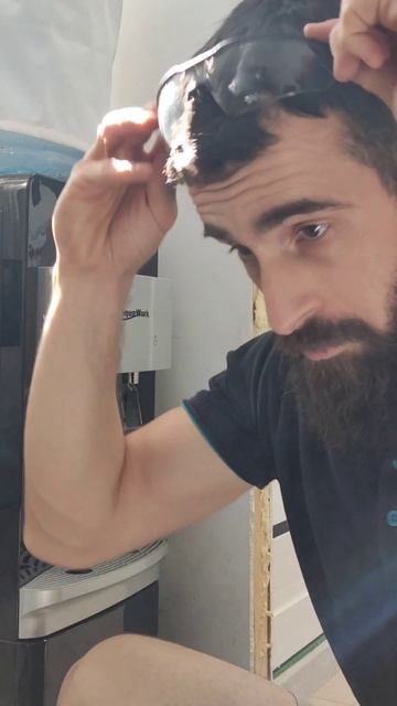 Когда случайно порезал палец и пытаешься его залечить смотреть онлайн