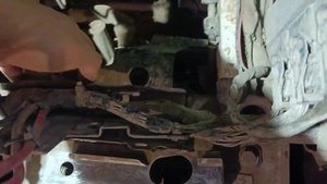 Стук при трогании и торможении автомобиля. Замена лев?
