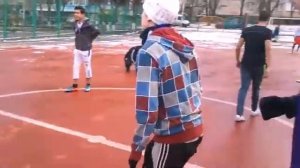 Удар в пах :-)