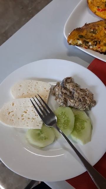 Воскресный завтрак , в гостевом доме , Hotel Kolkhi смотреть онлайн