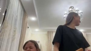 Девочки решили испечь блины ,но что то пошло не по плану