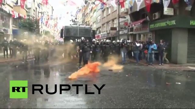 Новости Первомай в Стамбуле: водометы, слезоточивый газ и более 100 арестов. Новости сегодня смотреть онлайн