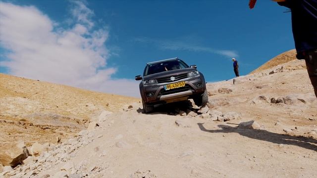 Мацок а-Этеким от Маале Адумим к Мецукей Драгот | מצוק העתקים ממעלה אדומים למצוקי דרגות смотреть онлайн