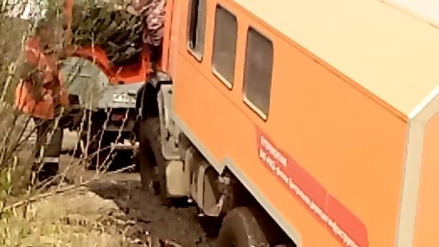 Как сложно добраться до места работ! смотреть онлайн