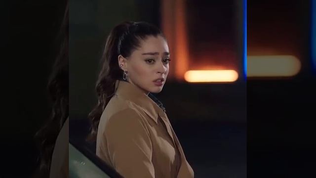 Смотрит на неё😍❤ смотреть онлайн