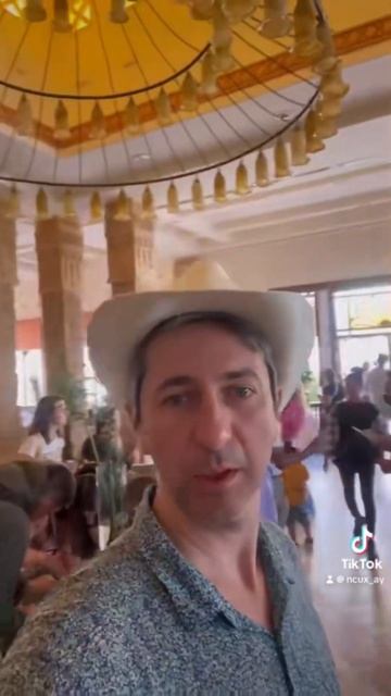 ✈️ К чести #AZURair, дальнейшее размещение в отелях неменьшей звёздности, взяла на себя эта компани смотреть онлайн