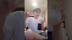 ем всякие сладости