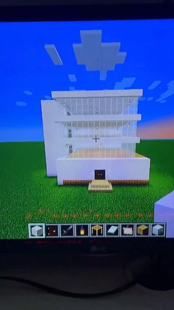 Построила отель в своем городе пишите что еще построить (Соня)#minecraftshorts #minecraft #майн#рек смотреть онлайн