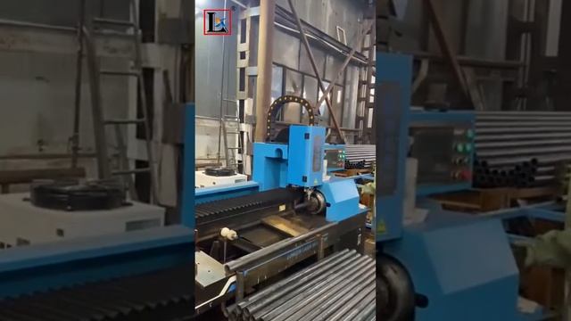 Полуавтоматическая лазерная резка круглых труб из углеродистой стали с ручной загрузкой и подачей