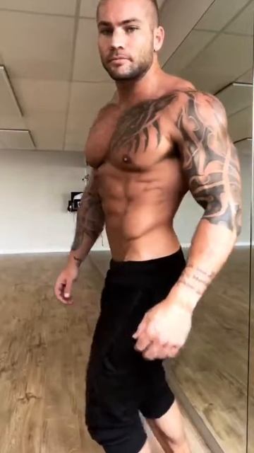 ЦЕЛУЙ ЭКРАН ПОКА Я ОНЛАЙН