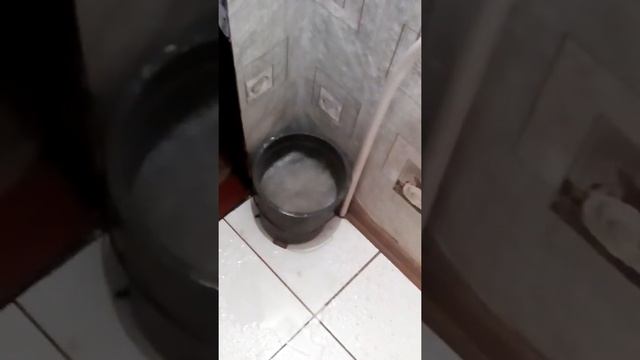 Вот такой потом у нас в квартирах(Течет крыша и не ко у смотреть онлайн