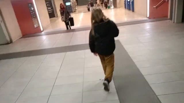 Милан. Вечерняя прогулка в украинский магазин. смотреть онлайн