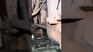 Установка системы стабилизации стрелы (SRS) в штатное место, на экскаватор-погрузчик VOLVO BL61B