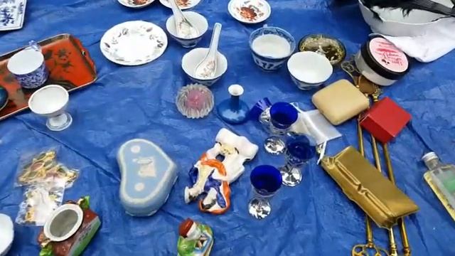 Барахолка в Лондоне. Стопка оказалась серебряной. смотреть онлайн