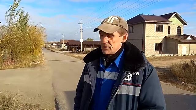 Собака упала в колодец с ледяной водой. Ее спасли коммунальщики смотреть онлайн